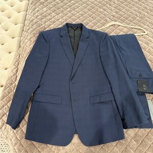 Banana Republic Suit 40R and 32x34 pants NWT